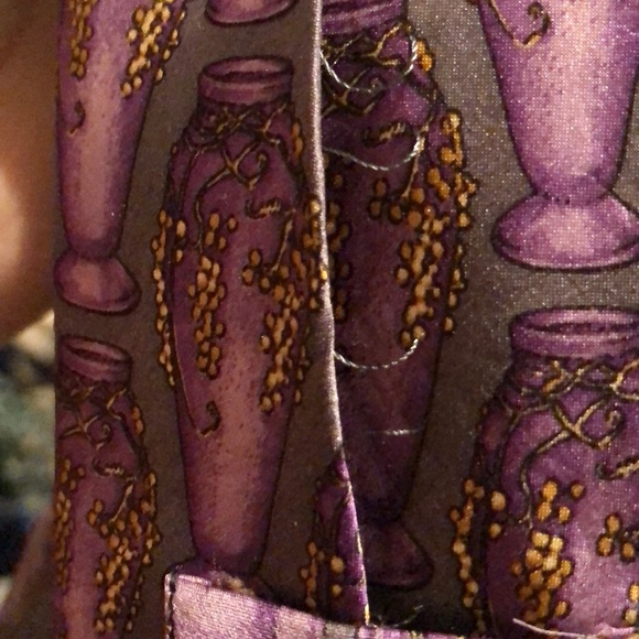 BURBERRYS Vintage Ancient Purple Vase Print Silk Neck Tie - Picture 4 of 4